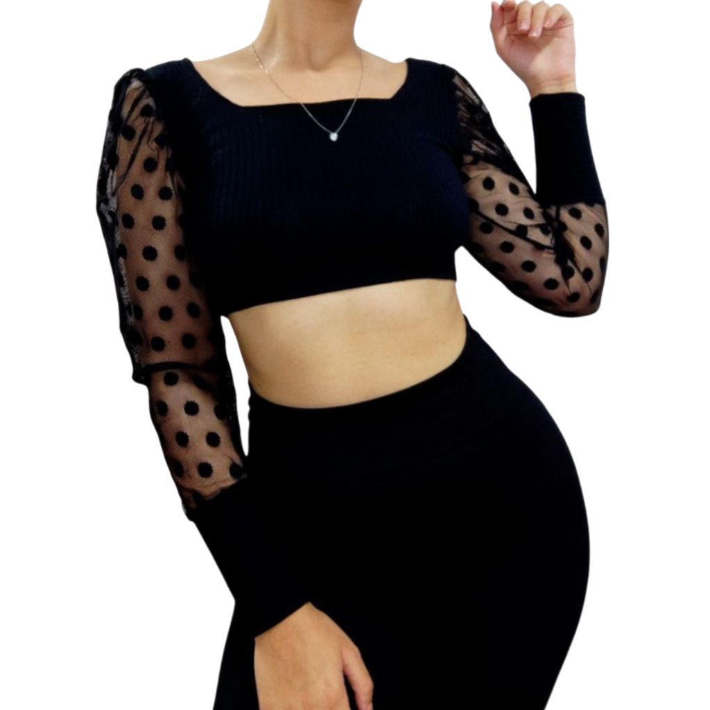 Blusa mangas bufantes longa de tule com bolinha cropped princesa