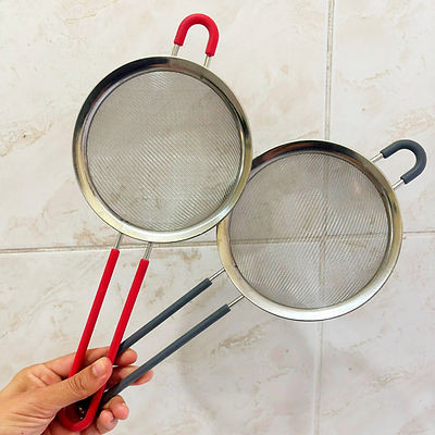 Peneira 14cm Silicone e Inox Azul e Vermelha