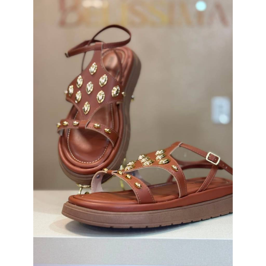 Papete Flatform Caramelo com Aplicações Douradas - Marca Belíssima | Estilo Boho e Conforto Absoluto