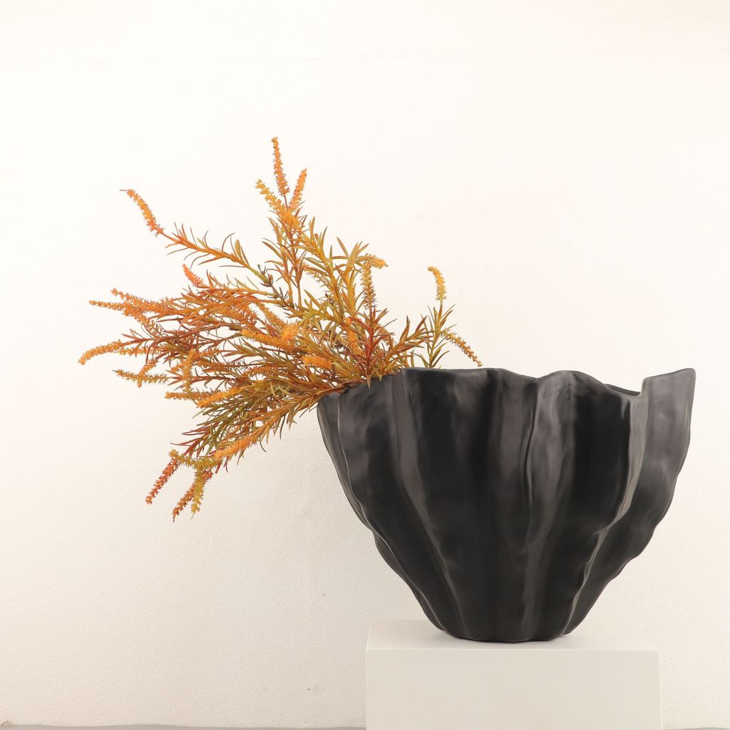 UDZA European-style minimalist resin lotus leaf vase, a creative decorative piece for bedrooms, living rooms, dining tab
