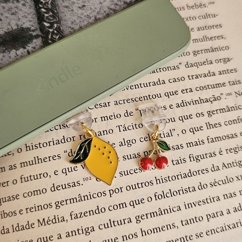 Anti poeira tapa poeira plug proteção entrada TIPO C  kindle celular charm Limão Cereja