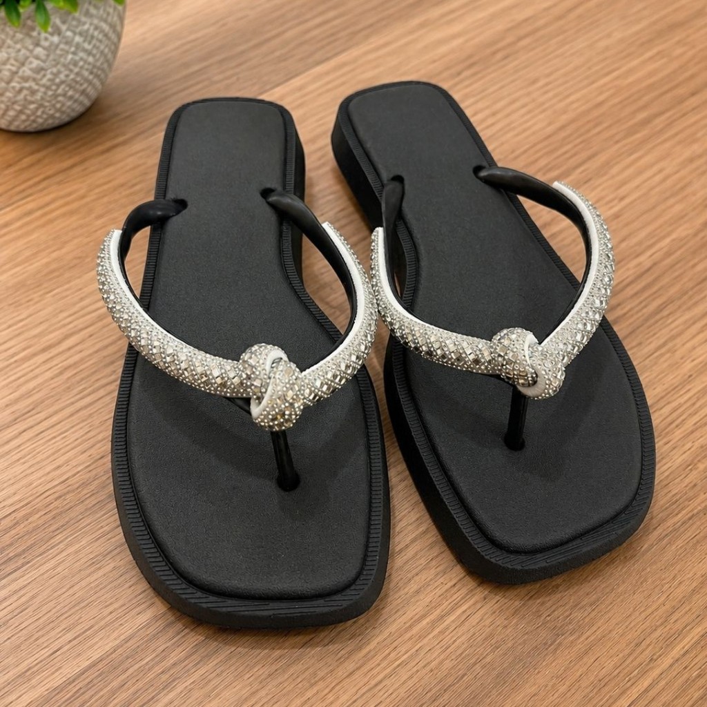 Chinelo Feminino Elegance Preto Strass Confortável E Versátil O Calçado Que Combina Com Tudo Hoje