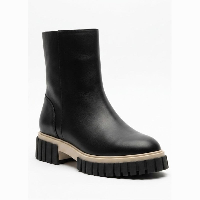 BRECHÓ • Bota Coturno Tratorada Couro Legítimo Preto e Off White Tamanho 39