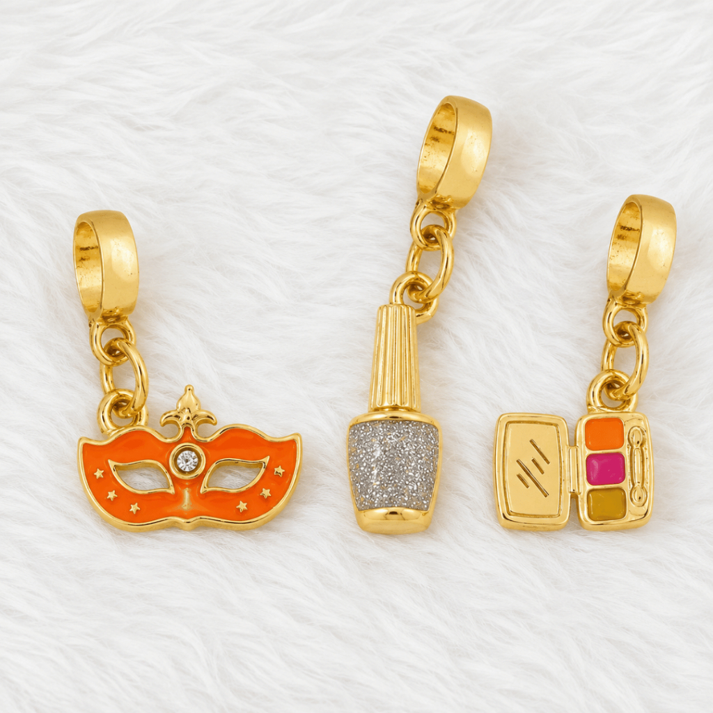 Conjunto Berloque Semijoia Máscara, Esmalte e Paleta de Maquiagem Banhado a Ouro