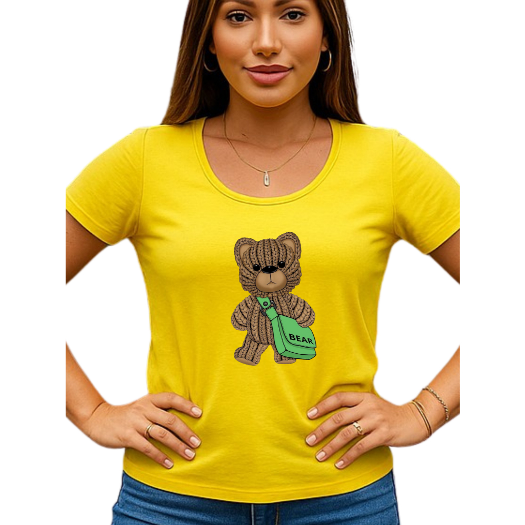 Blusa Feminina Manga Curta Estampada com Teddy Bear e Bolsa Verde – Fofa, Moderna e Confortável