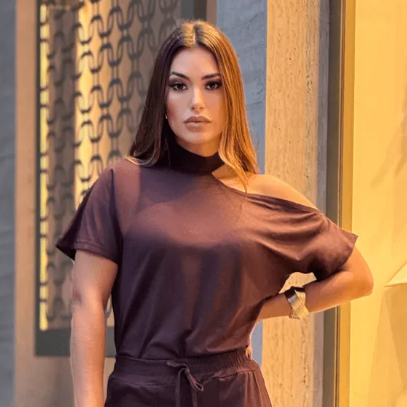 Blusa Feminina em Viscolycra Gola Choker Estilosa Manga Curta