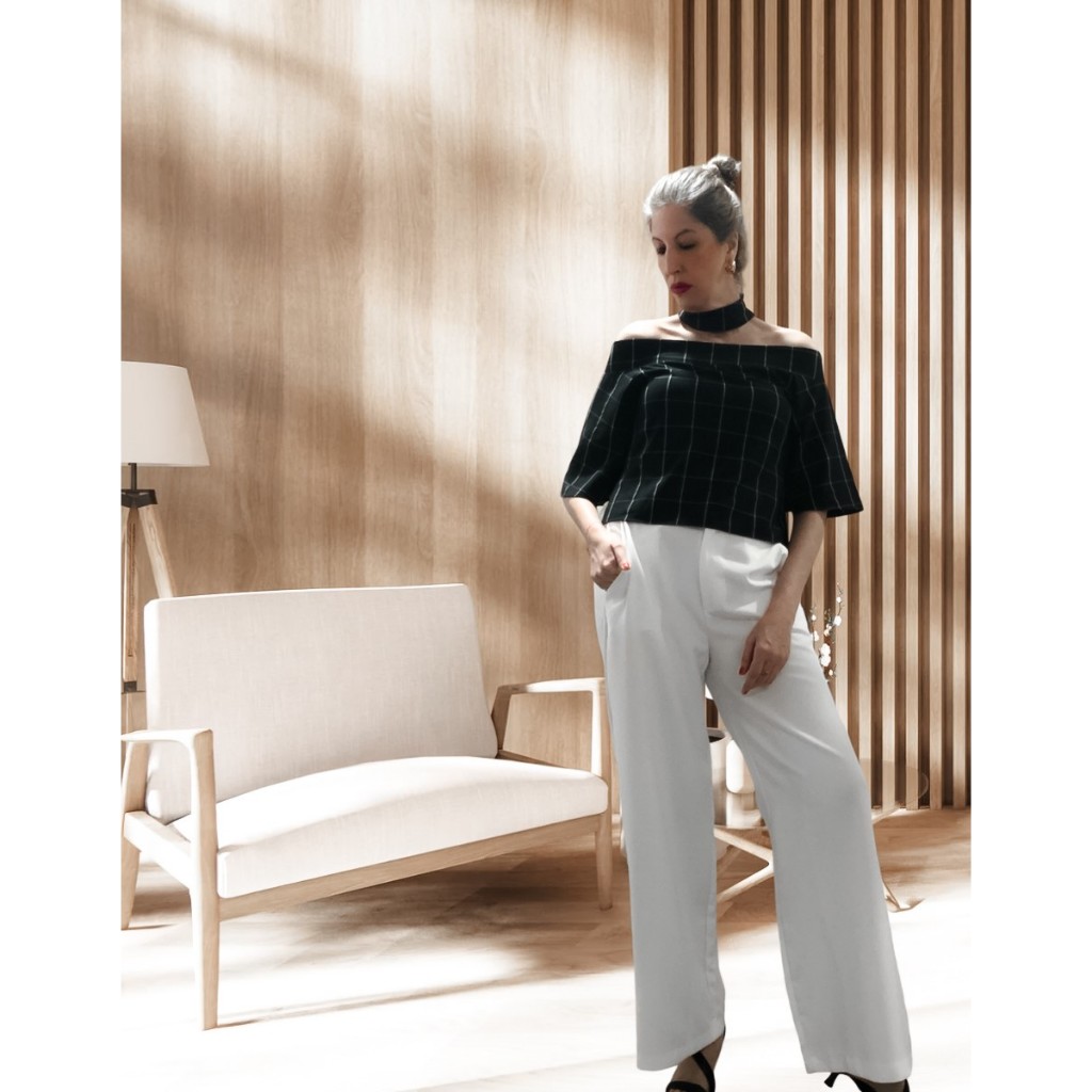 Blusa feminina mangas curtas modelo Choker