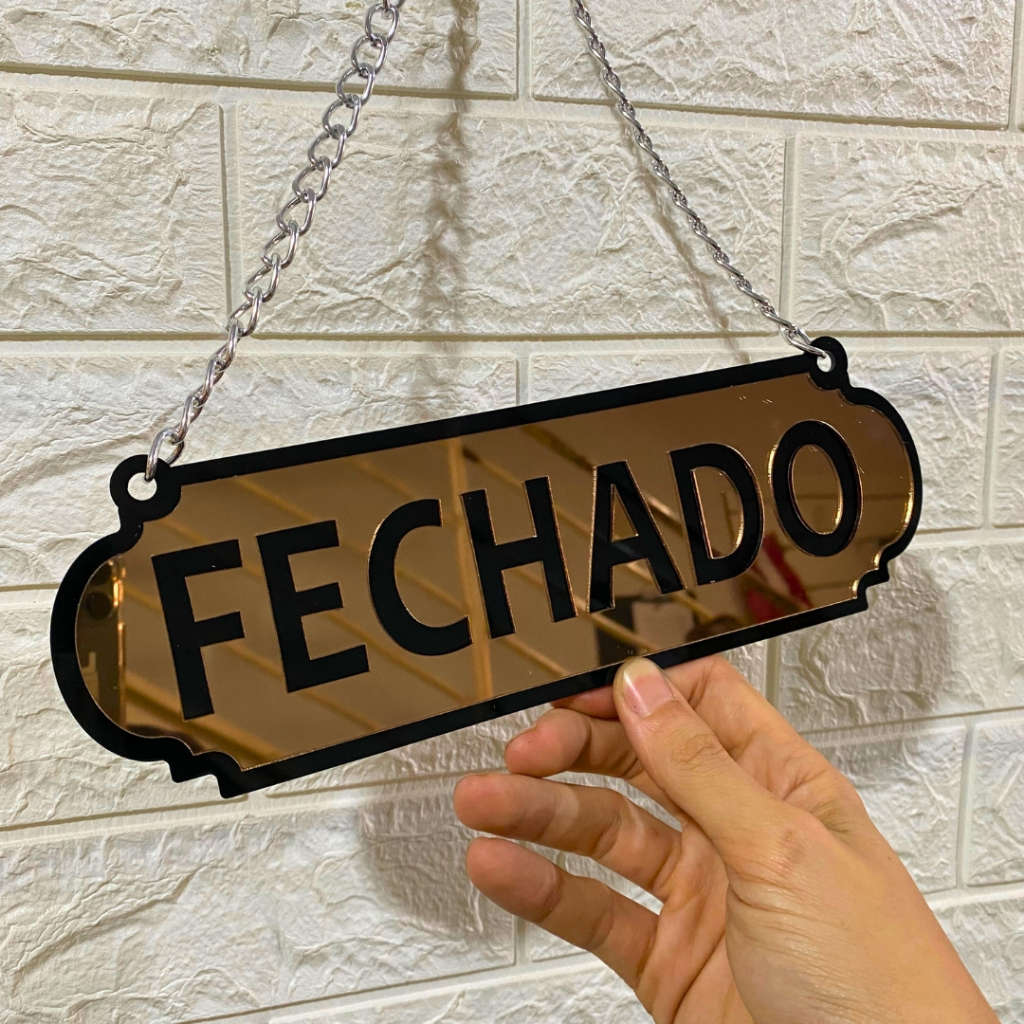 PLACA ABERTO E FECHADO EM ACRILICO ESPELHADO COM CORRENTE E VENTOSA