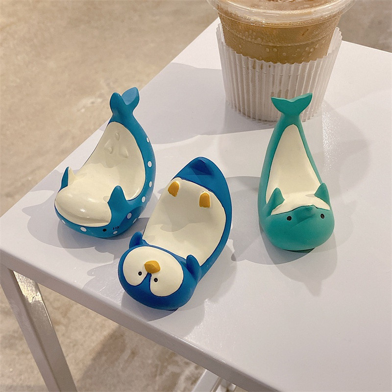 1pc Suporte Do Telefone Móvel Tridimensional Bonito Golfinho Dos Desenhos Animados Animal Titular Desktop Preguiçoso Orn