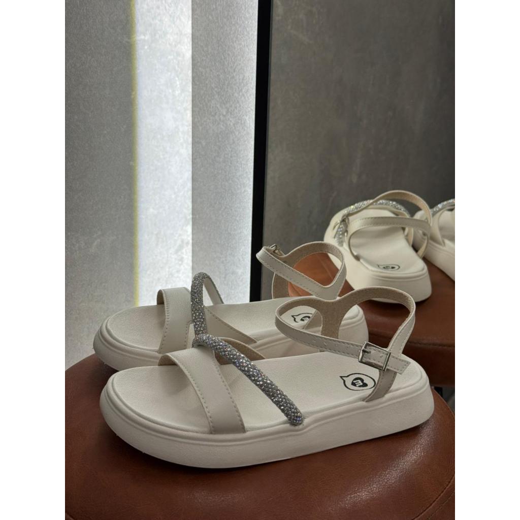 SANDÁLIA PAPETE FEMININA MOLEKINHA ANATÔMICA BRANCO OFF CRISTAL COM STRASS SILVER BRILHO AJUSTÁVEL