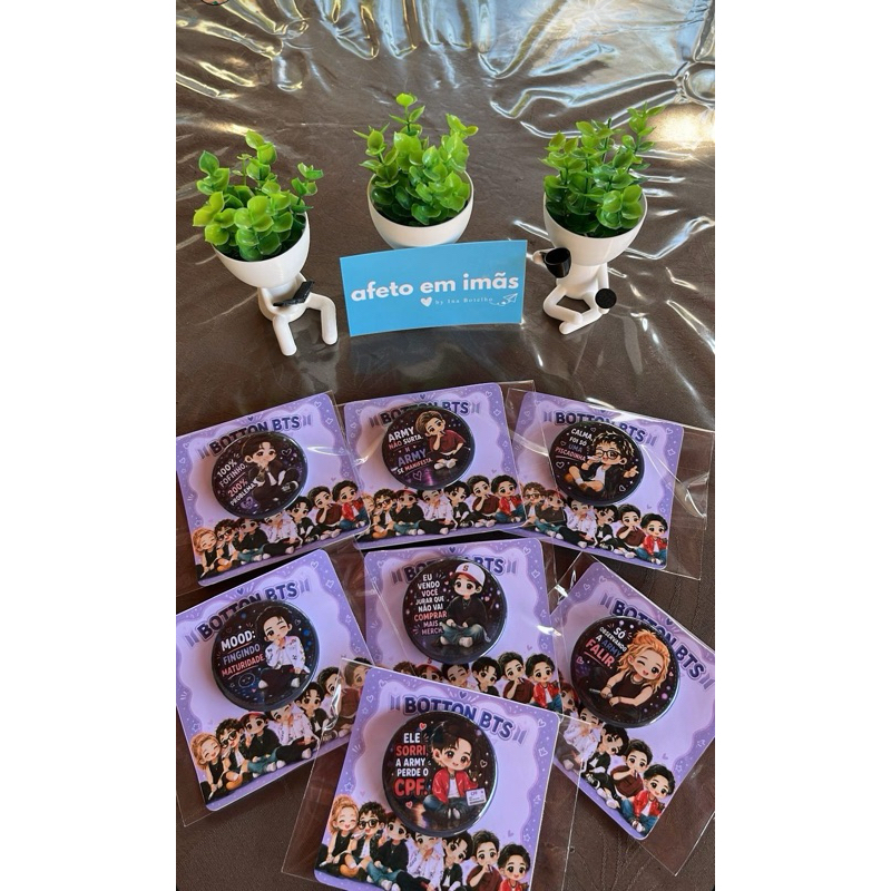 KIT COM 7 BOTTONS PERSONALIZADOS 32mm, 44mm e 58mm | Diversos Temas | K-pop, Animes, Frases, Séries e Muito Mais! 💜