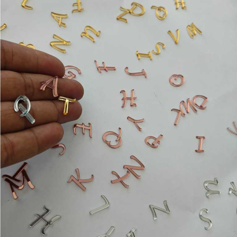 Kit Letras 2cm Altura Acrílico Espelhado 2mm 50 Unidades Com Adesivo Autocolante para Decoração Aplique  Brindes