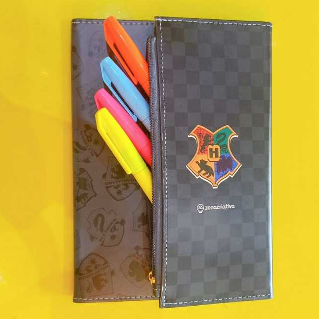 CADERNO COM PAUTA E ESTOJO HOGWARTS HARRY POTTER ESCRITÓRIO  OFICIAL LANÇAMENTO
