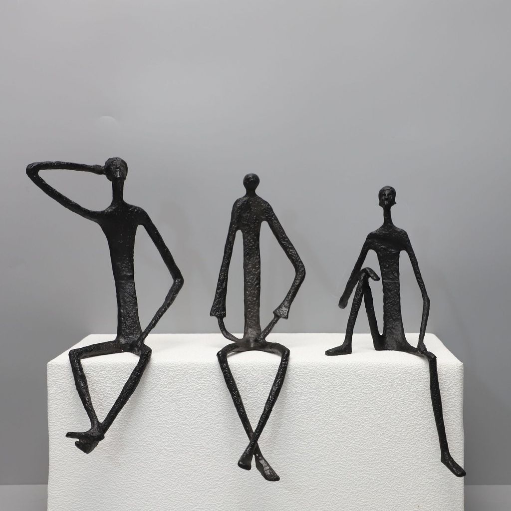 H36A Modern minimalist cast iron figurine sculpture, decorative piece for living room TV cabinets, model home, and home