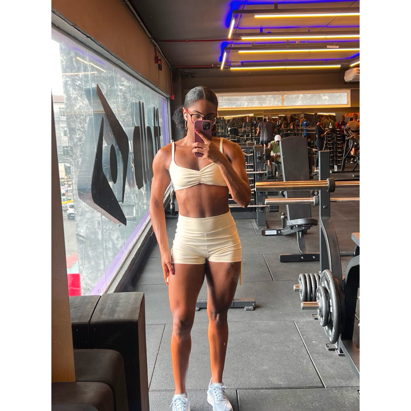 Conjunto do Brasil short com empina bumbum top costas nua para academia