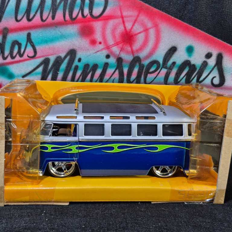 Miniatura Volkswagen bus 1962 kombi collection Club edição limitada - Jada c prancha de surf 1/24