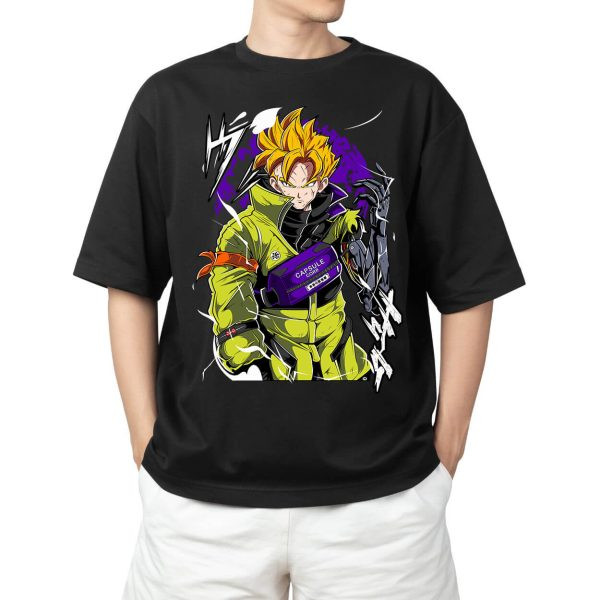 Camiseta Oversized Masculina Feminina Preta Estampa Trunks Super Saiyajin Jaqueta Amarela Capsule Corp Fundo Roxo
