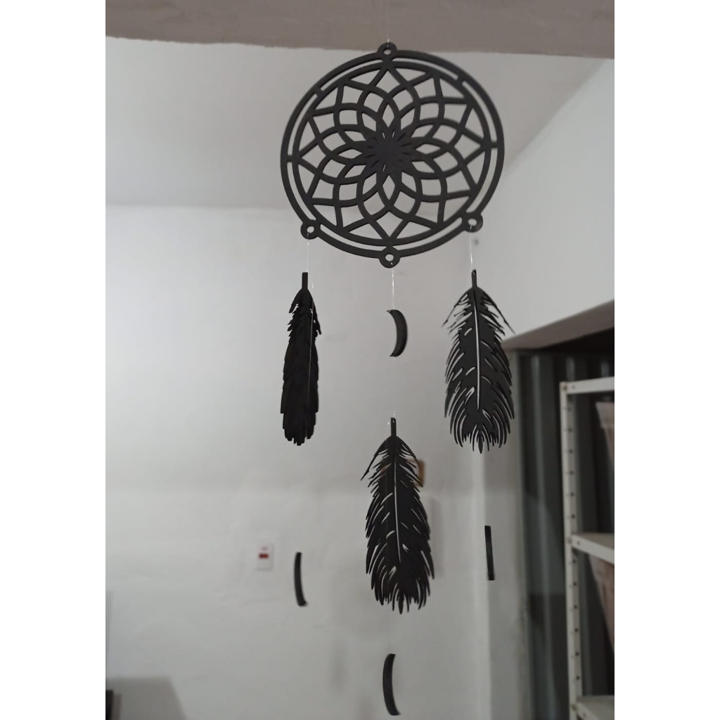 Filtro dos Sonhos Preto em MDF com Luas Místicas: Elegância e Proteção para Seu Espaço