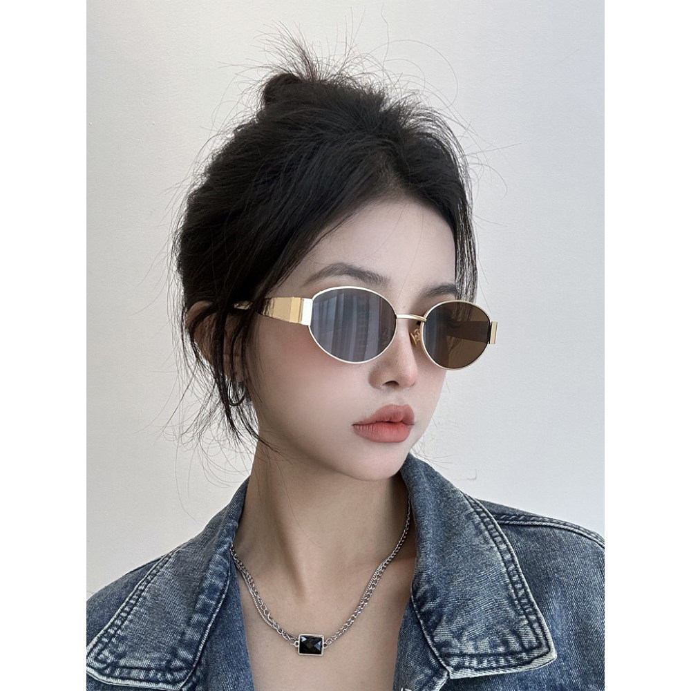 Óculos de sol olho de gato feminino High-End sentimento 2026 novo estilo Metal rosto pequeno estilo dinheiro antigo Retr