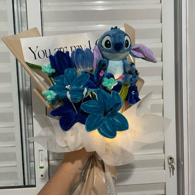 Buquê do stitch azul lindo casal presente