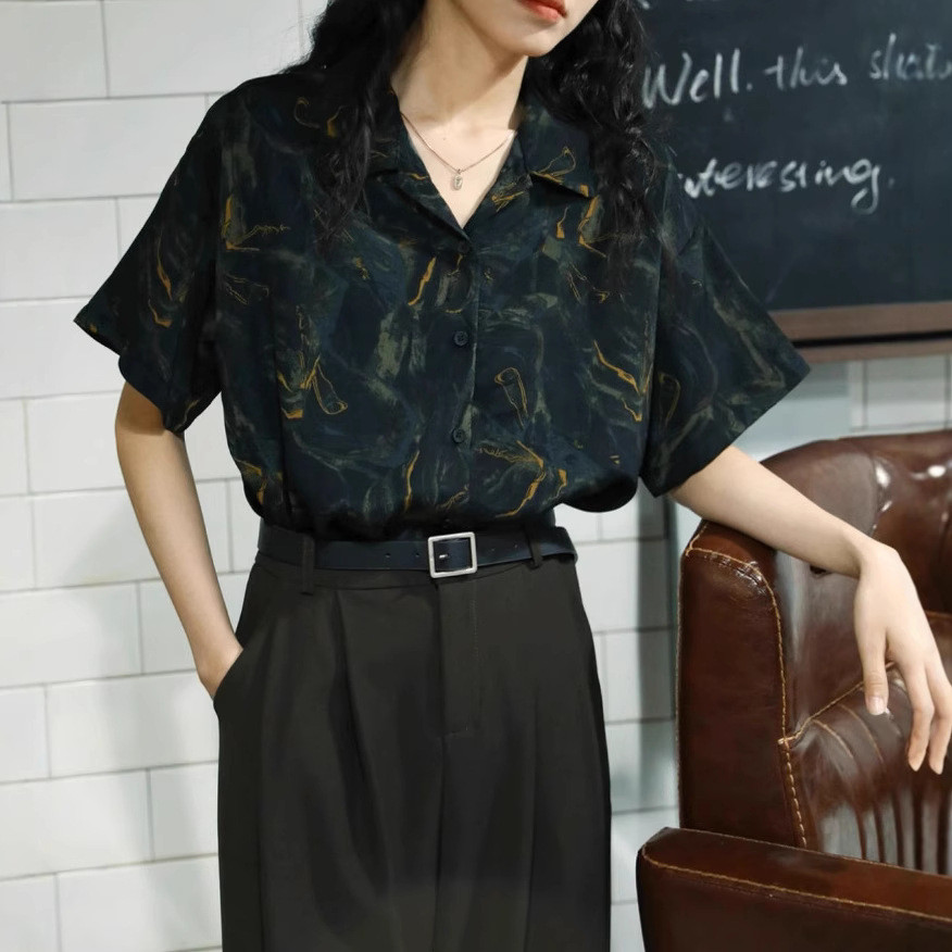 Water ripple gradient print short-sleeve shirt for women, summer design with a retro Hong Kong style, casual and versati