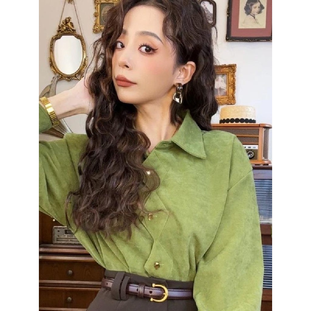 Camisa de veludo feminina outono 2025 novo estilo Hong Kong estilo Retro manga comprida All-Match solto mais magro olhar