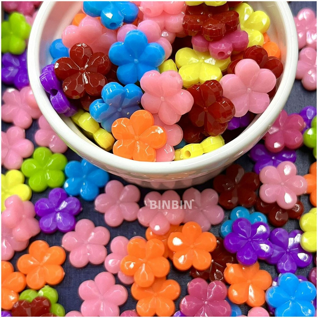 98pcs Miçangas Coloridas Trevo De Cinco Folhas-50g