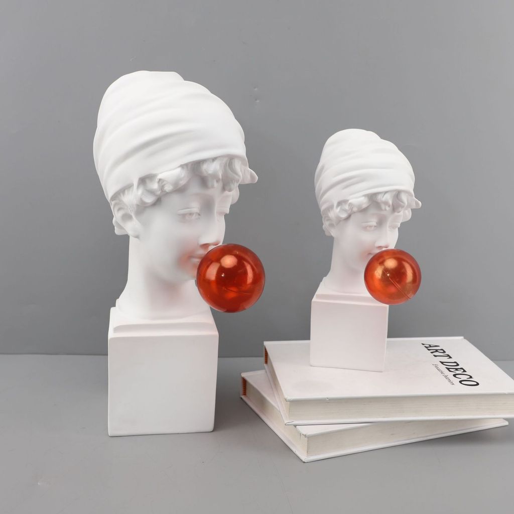 TOOS European-style light luxury creative resin figure sculpture ornaments for model homes, bedrooms, studies, living ro