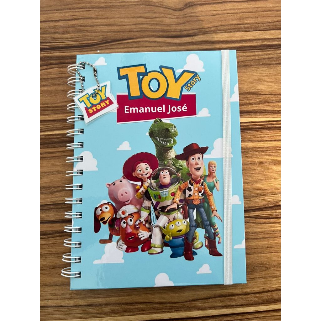 Agenda escolar ou creche, Toy Story 1,2,3,4,5, Brilho,Capa Dura, Laminada - Produção e Envio Rápido