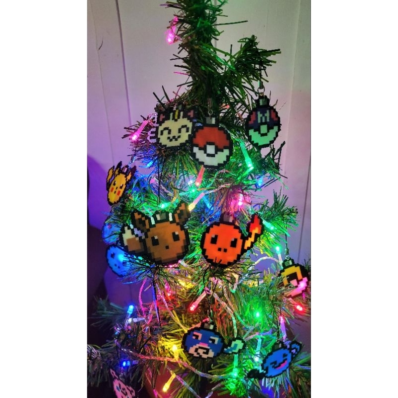 Enfeites de Natal Pokemon Bulbasauro Charmander Squirtle Pikachu Eevee Jigglypuff Poliwag Meowth Wobbuffet em PixelArt