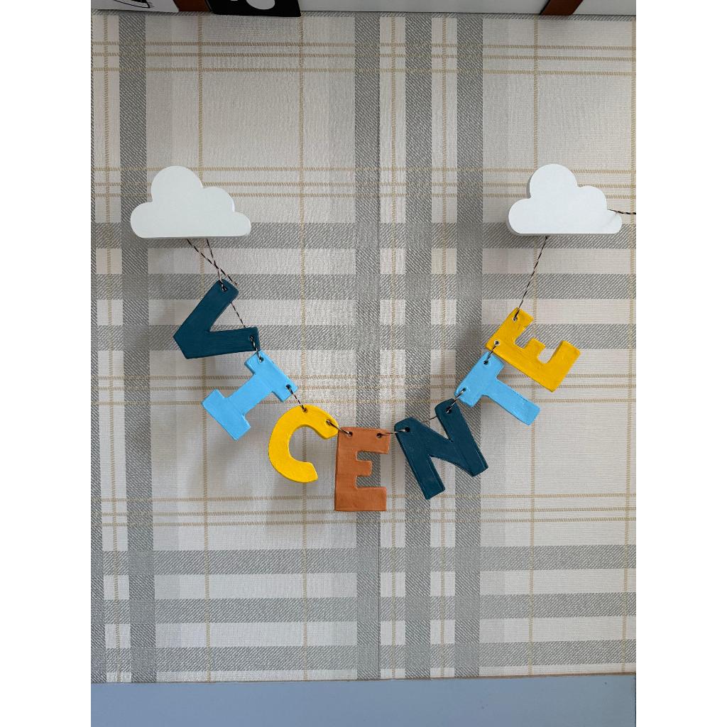Varal Decorativo Personalizado em Cerâmica Fria - Nome e Cores Personalizáveis 🎨