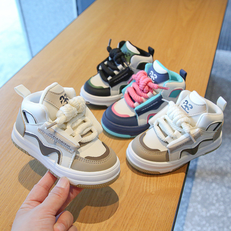 Spot girls' cotton shoes, girls' panda shoes, winter new styles, baby girls' shoes with plush insulation, waterproof children's board shoes