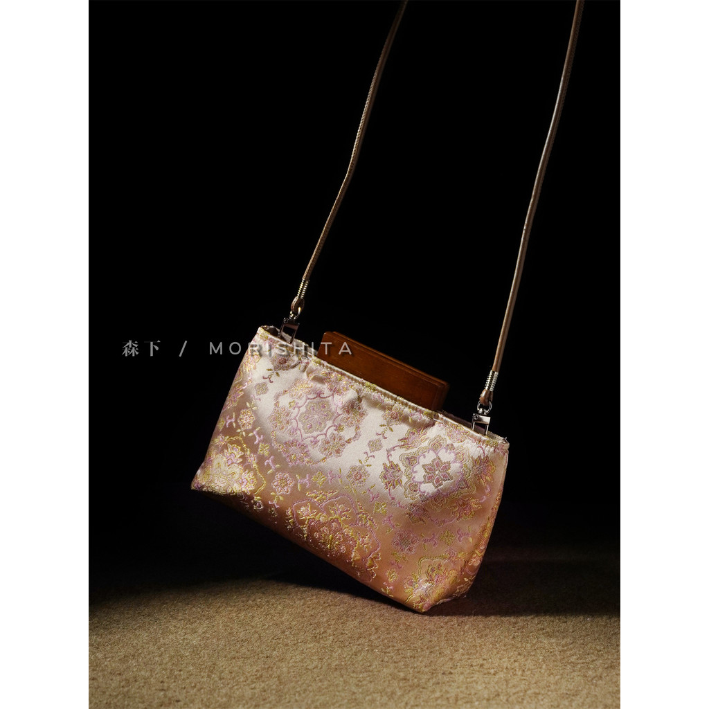 Morishita Novo estilo chinês bolsa para celular 2026 verão portátil viagem no exterior estilo com Cheongsam bolsa pequen