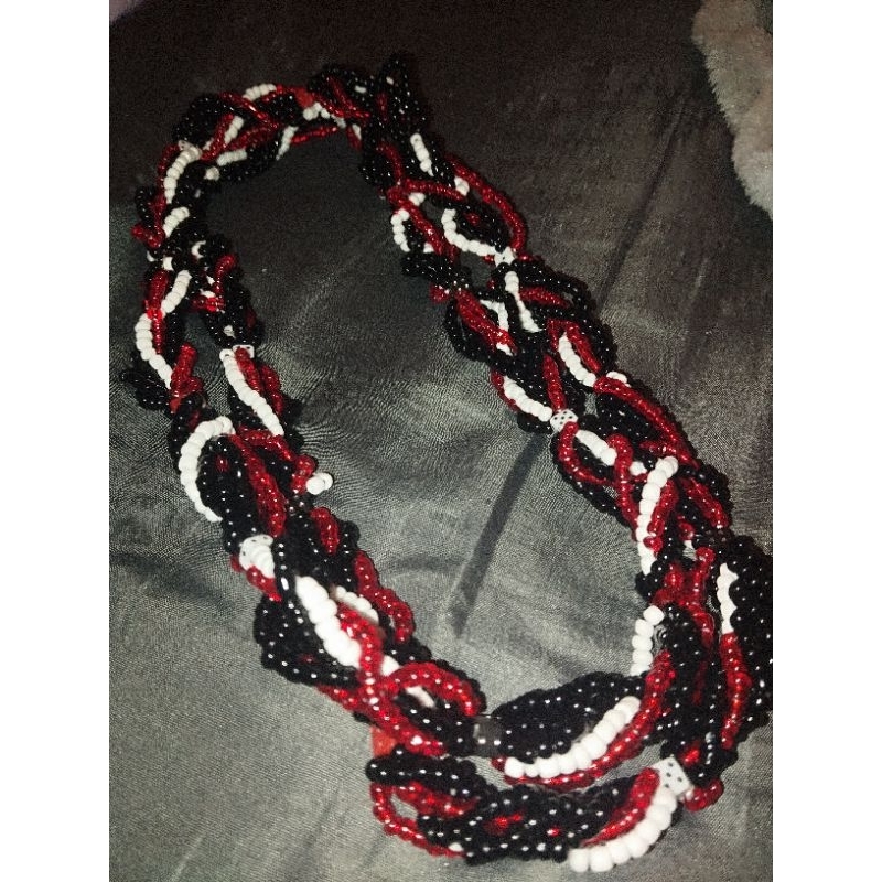 guia de malandro com dados branco preto e vermelho, malandro Miguel, Zé pilintra, umbanda, candomblé, quimbanda