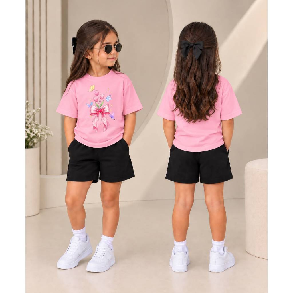 Para Pequenas Fashionistas! Conjunto Feminino Infantil Camiseta + Short Moletom Estampa de Laço Delicado