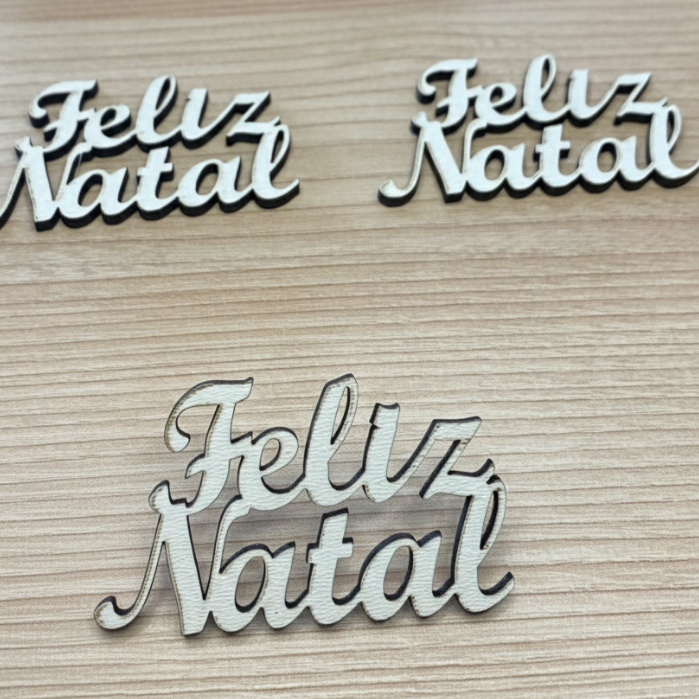 3 UNIDADES FELIZ NATAL EM MDF BRANCO PARA ENFEITES E COLAGEM 6cm de comprimento x 3,5 de altura