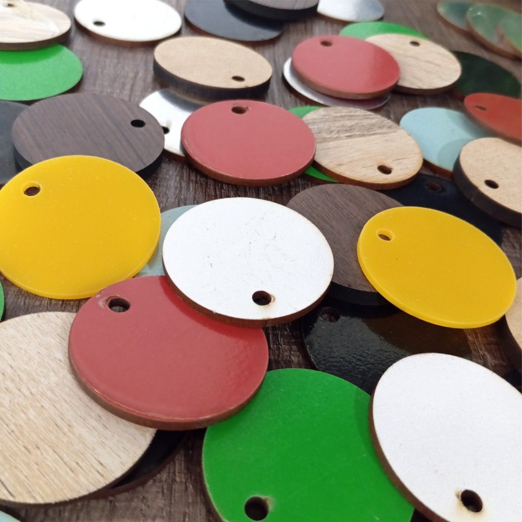 Kit 10 unidades Recorte Círculo 5 cm Furinho Bolacha Chaveiro MDF ou Acrílico Crú Coloridos Para Chaveiro SVR1