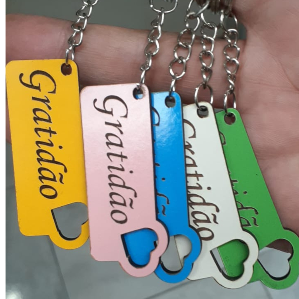 15 Chaveiros em MDF Colorido gravado Gratidão e coração vasado. Personalizaveis