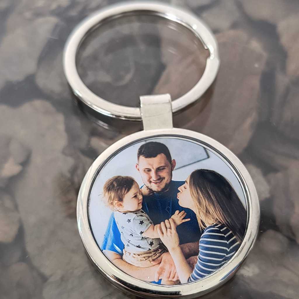 Chaveiro redondo personalizado com foto colorida - presente - casais - família - dia das mães - dia dos pais
