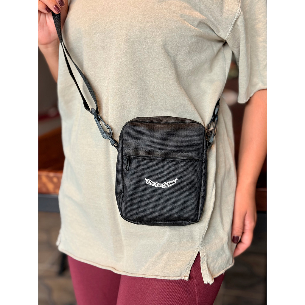 Shoulder 01- LIVE LAUGHT LOVE - Stilo Club Academia Trabalho Escolar Faculdade Viagem Masculino Feminino