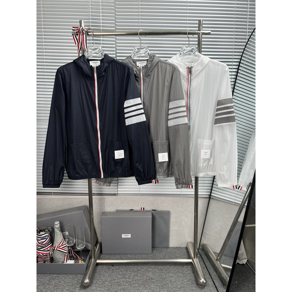HZ17 []New men's and women's summer four-stripe long-sleeved hooded zip-up lightweight sun-protective clothing