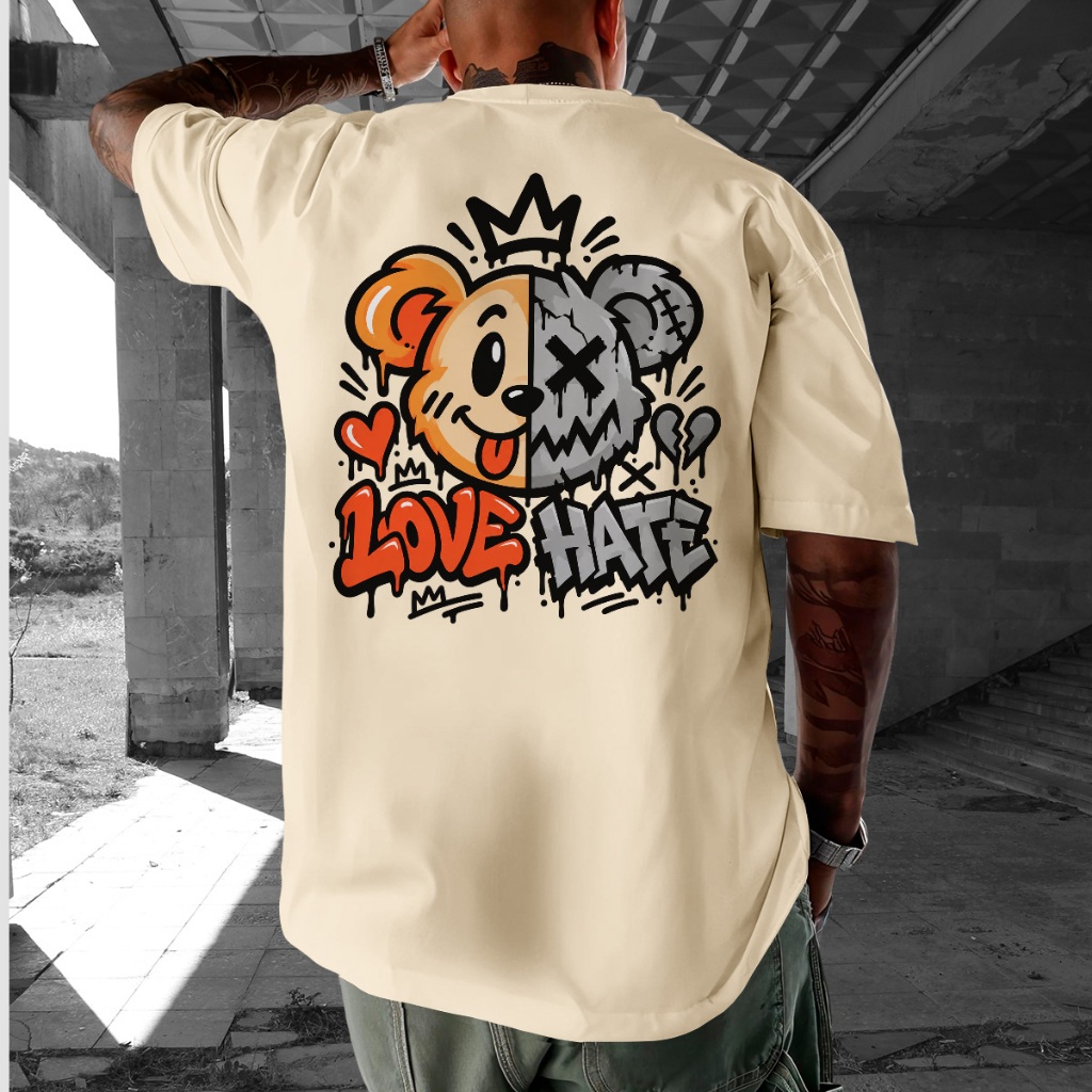 Camiseta Oversized Love vs Hate Ursinho Coração Partido Grafite Estampada Streetwear Unissex 100% Algodão Manga Curta