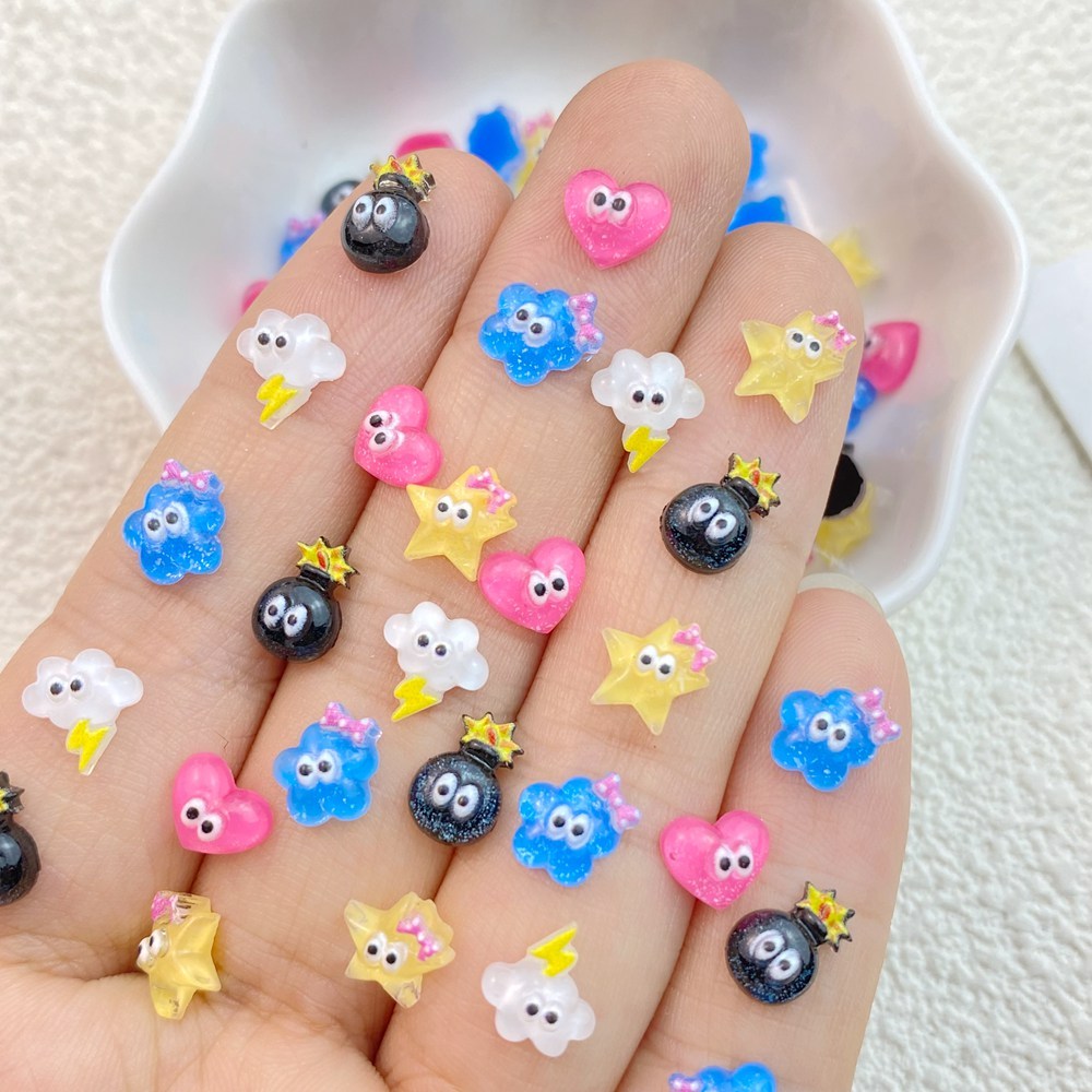 100 Pçs Mini Desenhos Animados Olhos Grandes Forma De Coração , Nuvens , Estrelas Arte Do Prego Resina Designer Encantos
