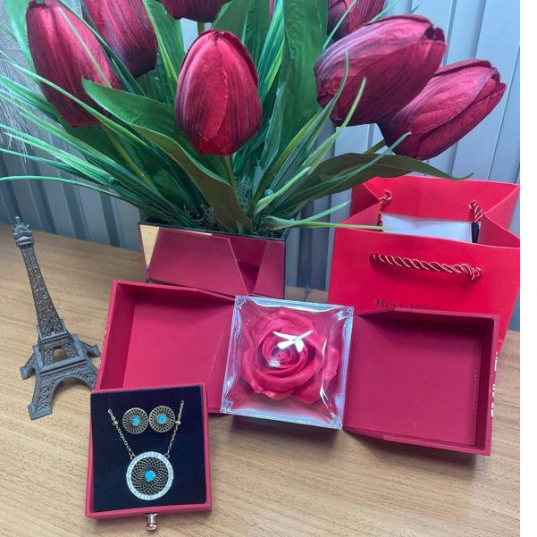 Caixa presente Porta Jóias Rosa Eterna com Lindo Brincos e Colar