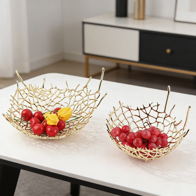 Luxurious hollow-out metal fruit plate, creative living room coffee table ornament, high-end model home snack and fruit