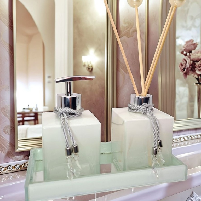 Kit Lavabo Elegante Vidro Branco Para Bancada Porta Aromatizador Saboneteira Álcool Gel Difusor