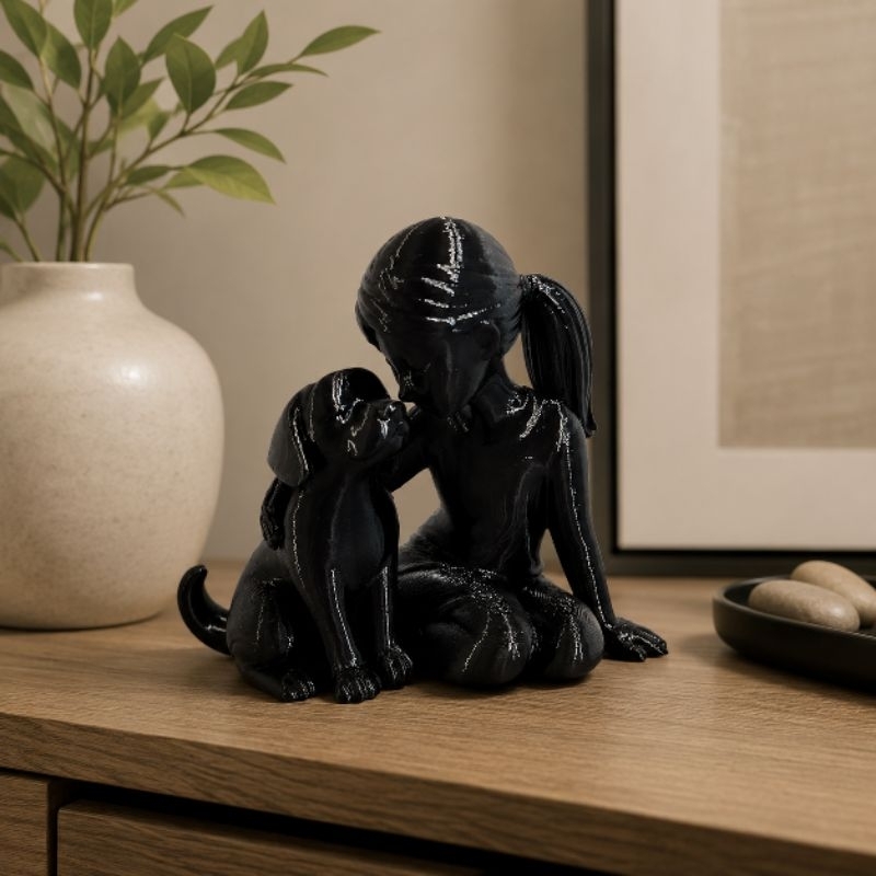 Escultura Decorativa Menina e Cachorro, dona de pet. Mamãe de Pet. Bioplástico. Leve e ideal para presentear