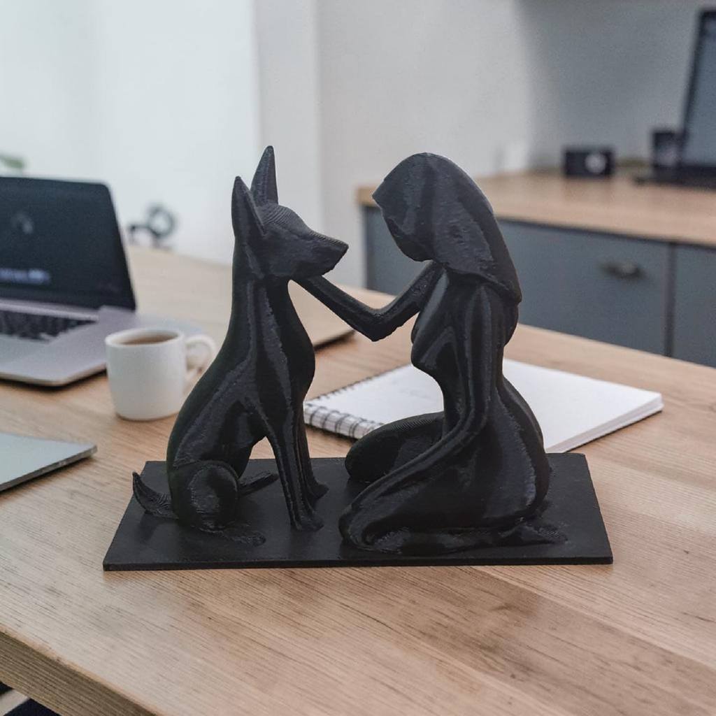 Escultura Mulher e Cachorro laço eterno Estátua Decorativa Minimalista 3D 8.5 cm para Mesa Sala Escritório Preta