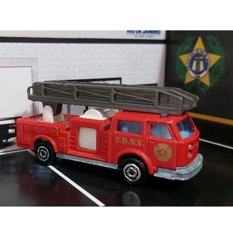MARJORETTE FIRE TRUCK POMPIER LOOSE SEM EMBALAGEM ESCALA 1.64 TAMANHO 7CM SEM EMBALAGEM ESCALA 1.64 TAMANHO 7CM