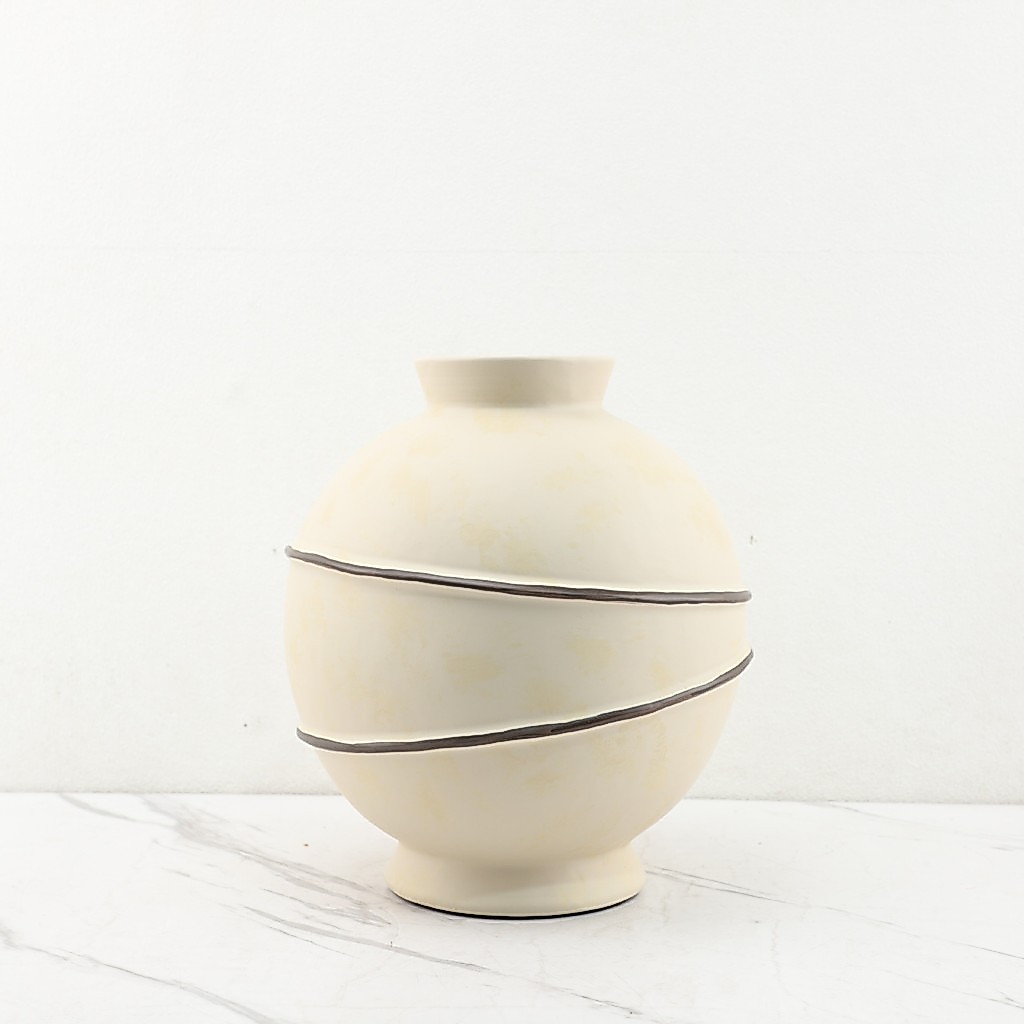 0VDB Modern minimalist style resin vase, light luxury flower arrangement ornament, high-end home decoration vase, home a
